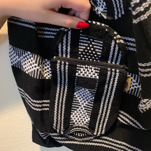 NWOT Aztec print drawstring backpack - Picture 5 of 11
